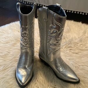 NEW Silver Cowboy Boats by Soda Sz 6